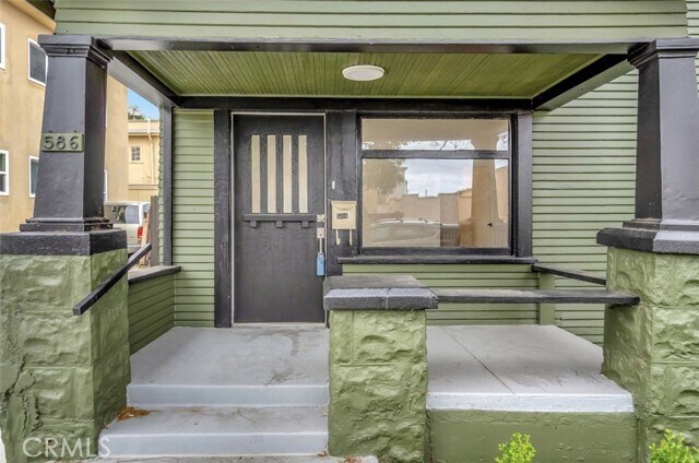 Building Photo - 586 W 12th St