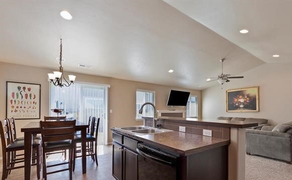 Foto del edificio - 1219 W Sanetta St