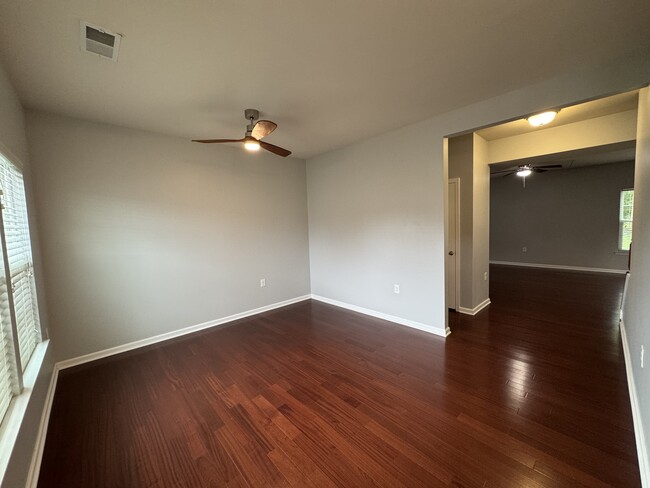 Building Photo - 624 Leonard Ln