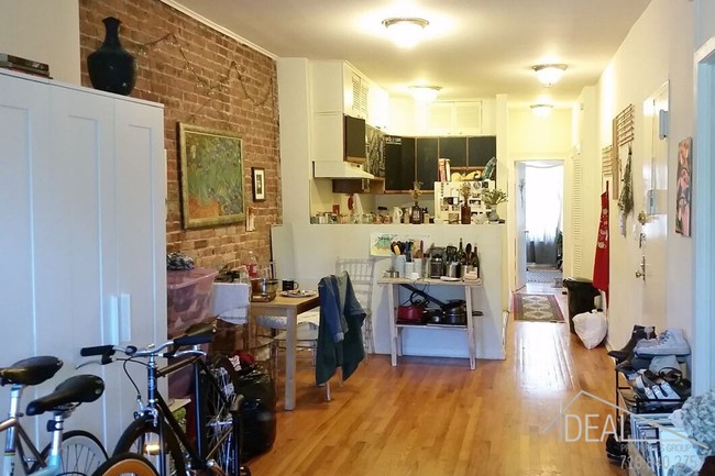 Building Photo - No Fee Huge 2 Bedroom Close to Barclay Center