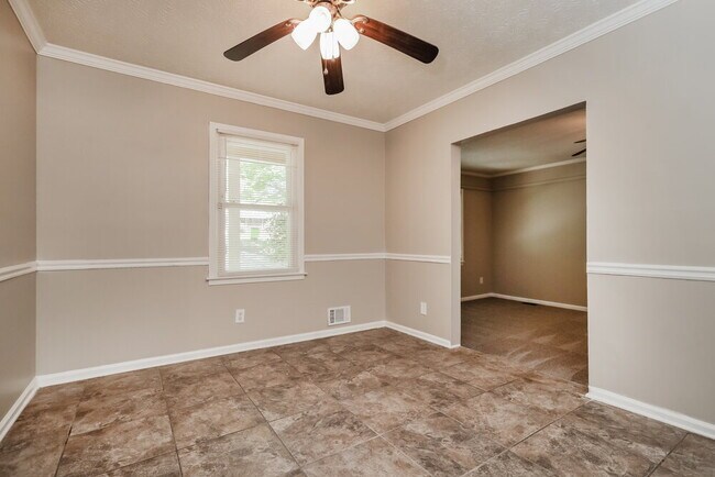 Foto del edificio - 300 Pinehurst Dr