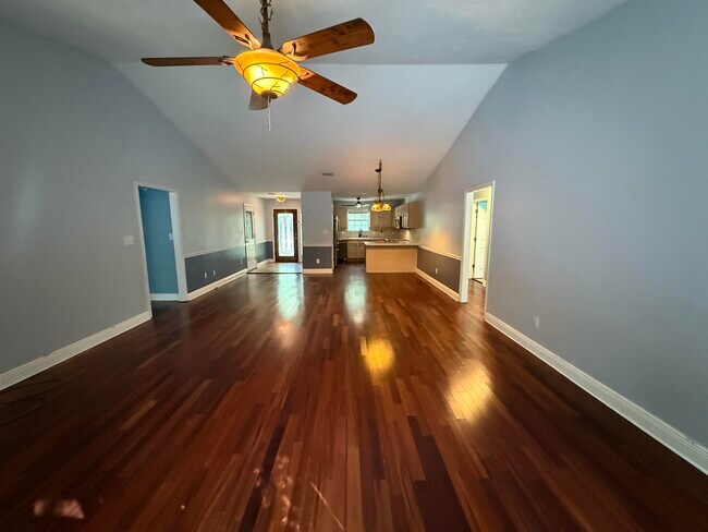 Foto del edificio - 1584 Chadwick Way