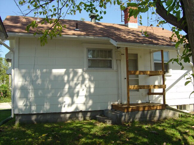 Building Photo - 1012 W. HAMILTON ST. - NO PETS - CALL OFFI...