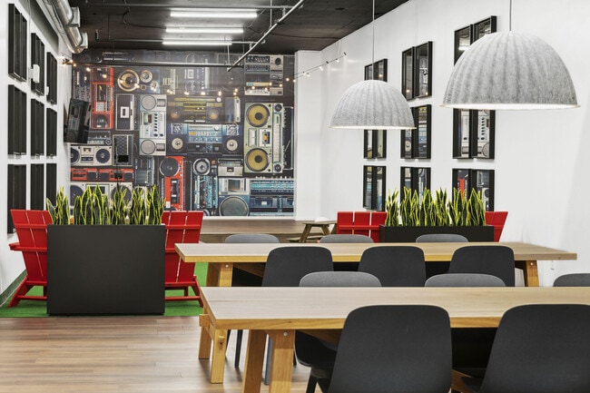 Building Photo - Notable