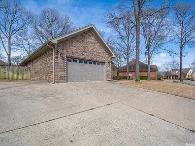 Building Photo - 621 Lake Tree Ln