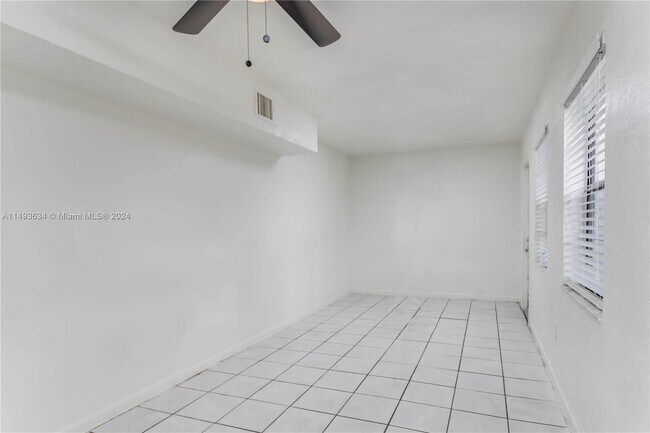 Building Photo - 1123 NW 27th Ave