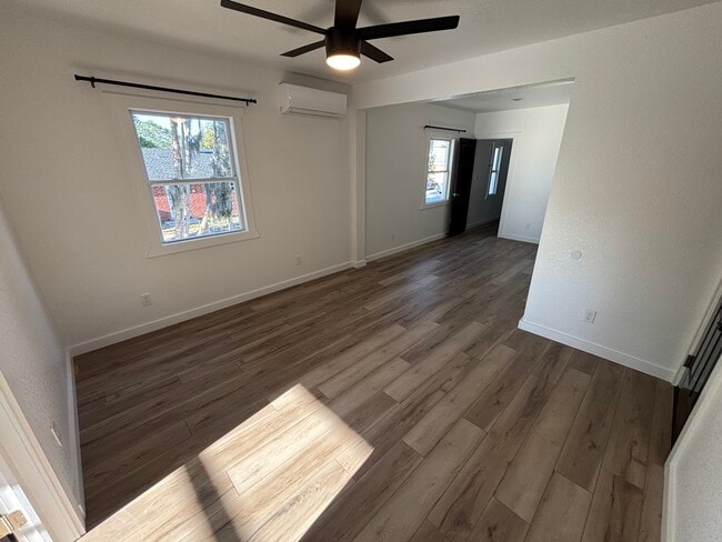 Foto del edificio - 150 S Nekoma Ave