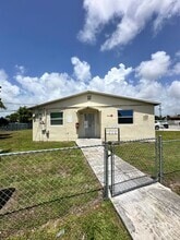 Building Photo - 912 NW 9th Ave