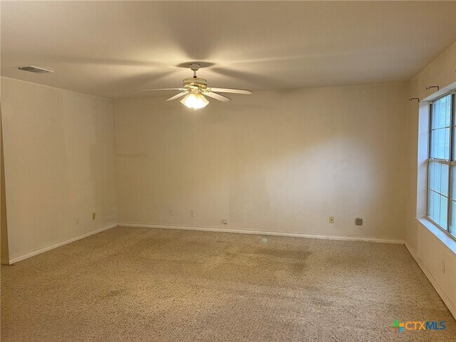 Foto del edificio - 570 Beverly Ln
