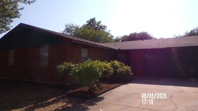 Building Photo - 2316 NW 75th St
