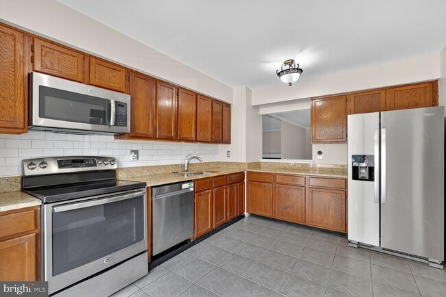 Building Photo - 6076 Heatherwood Dr