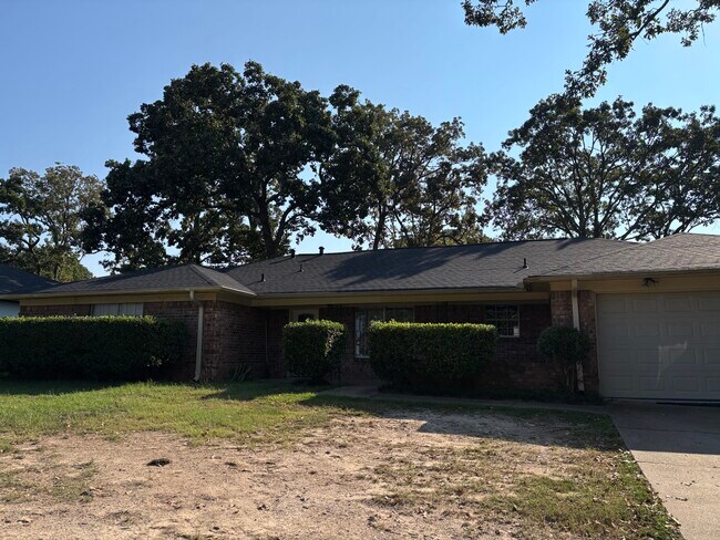 Building Photo - 4316 Aberdeen Dr