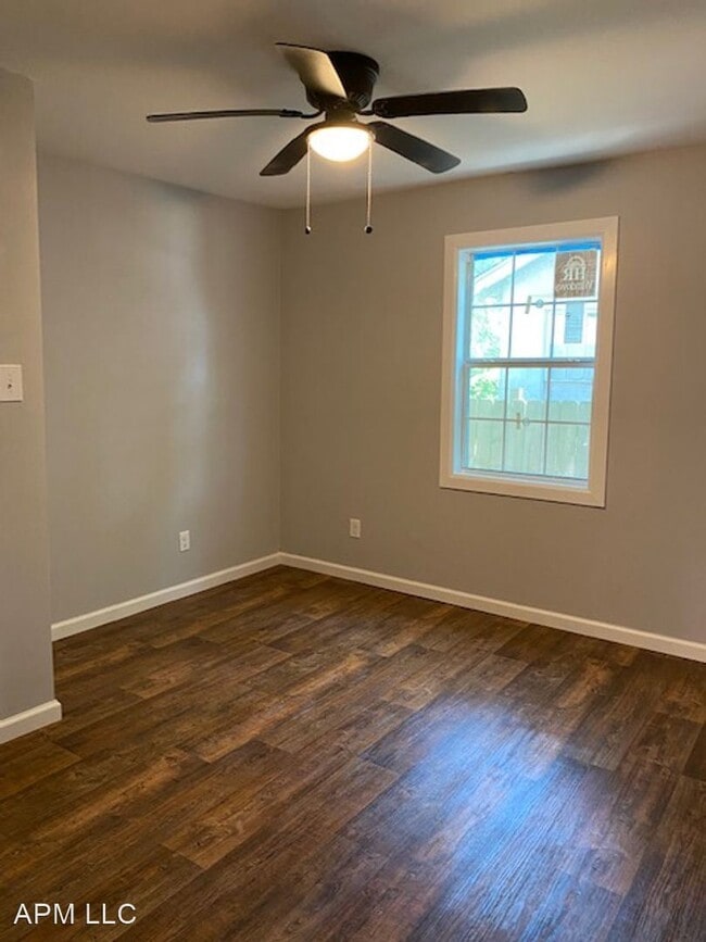 Building Photo - 2 br, 1 bath House - 107 Riverbend Dr