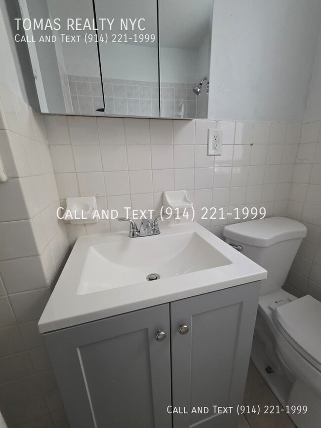 Building Photo - 16 Sherwood Ave