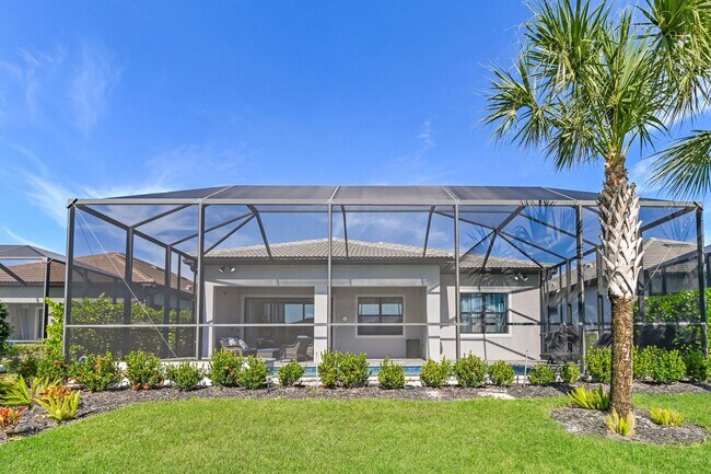 Foto del edificio - Luxury Turnkey 3BR + Den / 3BA Pool Home in Greyhawk at Golf Club of the Everglades