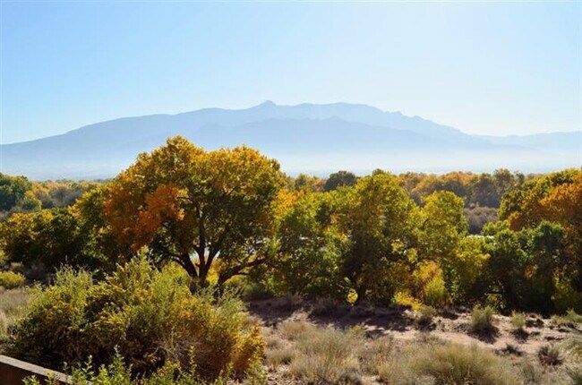 Foto del edificio - 1728 Black River Dr NE