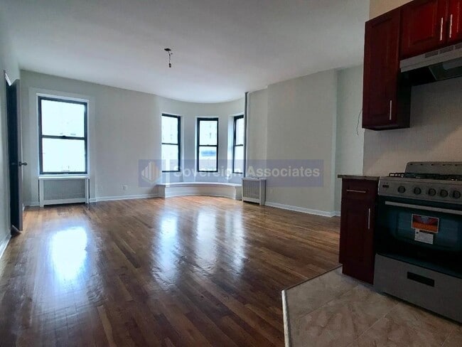 Building Photo - 240 W 104th St