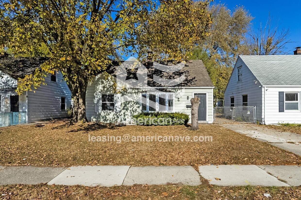 Foto principal - 17055 Lincoln Ave