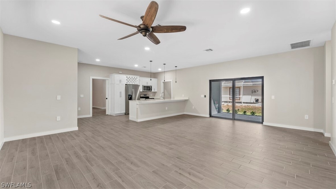 Primary Photo - 16091 Lakeview Dr