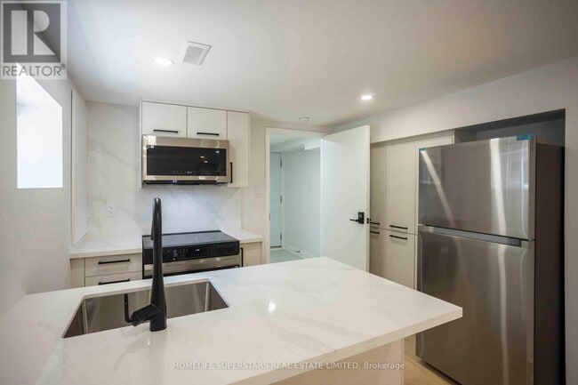 Photo du bâtiment - 15 Shademaster Ct