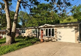 Building Photo - 2546 S 52 St