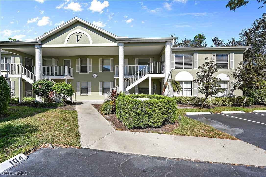 251 Quail Forest Blvd Unit 201, Naples, FL 34105 Condo for Rent in