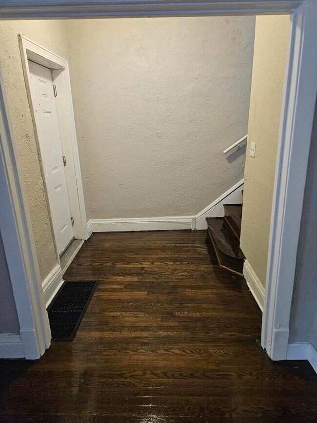 Building Photo - Newly rehabbed home- beautiful home just w...