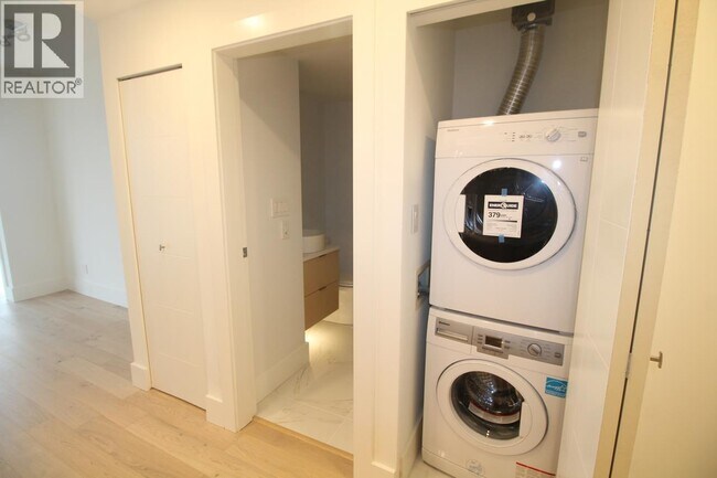 Photo du bâtiment - 1228 W Hastings St