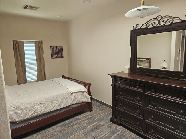 Foto del edificio - 2712 Lookout Ridge Dr