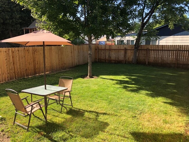 Building Photo - Your Cozy Boise Retreat Awaits! 3bd, 2.5b ...