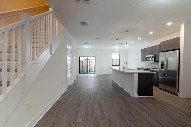 Foto del edificio - 10443 NW 82nd St