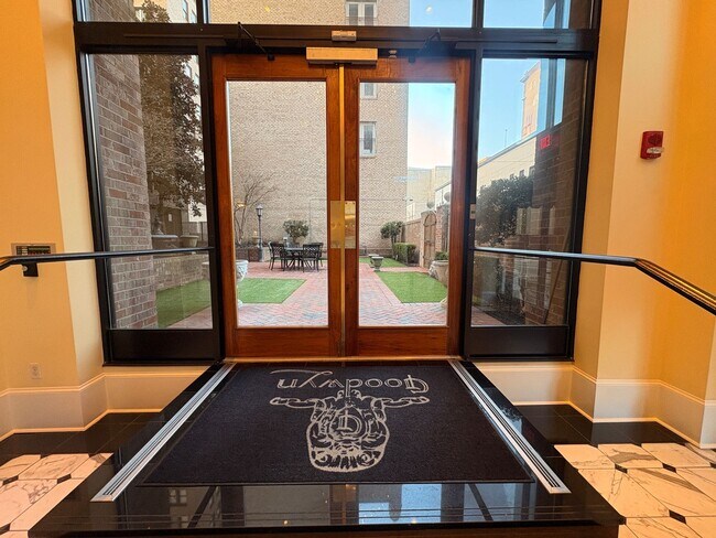 Foto del edificio - *MOVE IN SPECIAL* 1/2 OFF FIRST FULL MONTHS RENT! 2br Condo In The Goodwyn Building!  Rooftop Off...
