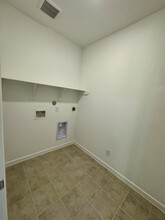 Building Photo - 9743 Lucky knot Ln