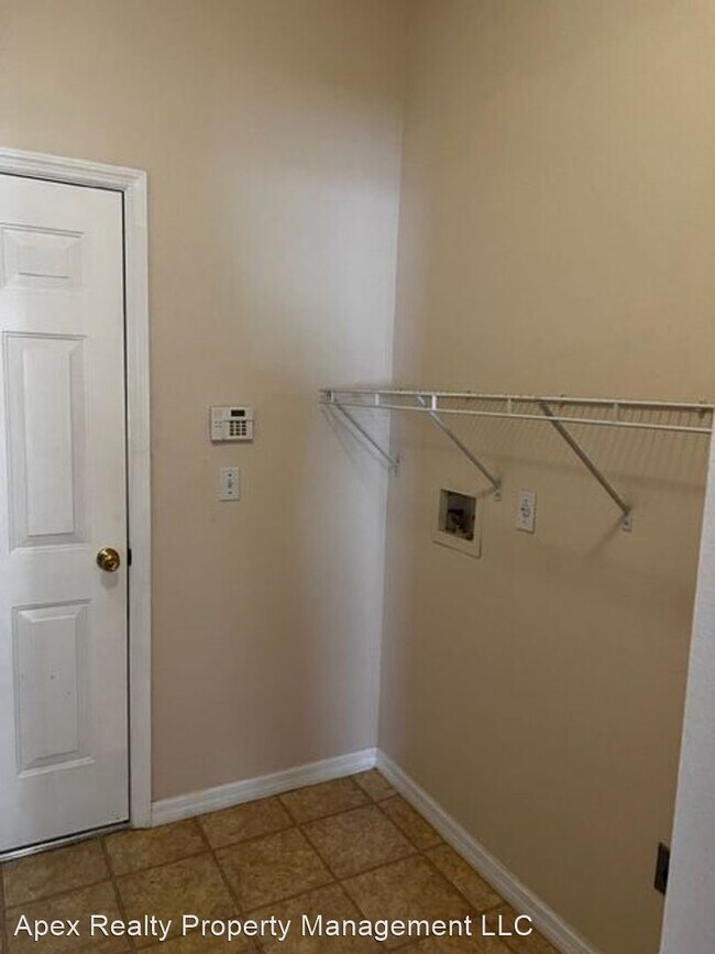 Building Photo - 3 br, 2 bath House - 25 Pinelynn Dr