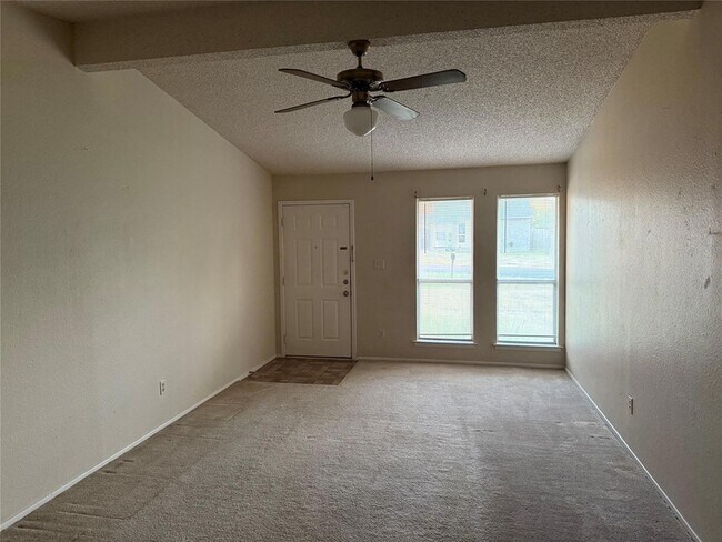 Foto del edificio - 704 Greenmeadow Dr