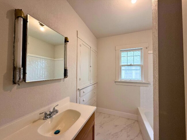 Foto del edificio - 904 E Ash St