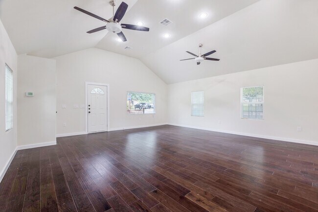Building Photo - Stylish & Remodeled 2/2 with Vaulted Ceilings + Park Access