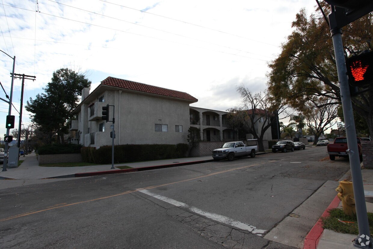 Building Photo - 7361 Corbin Ave