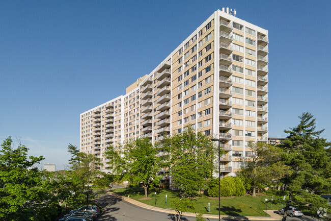 Building Photo - The Fountains