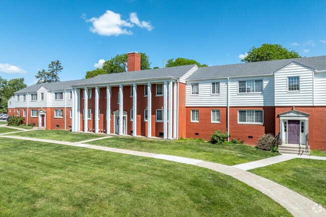 Building Photo - Franklin Court Apartments