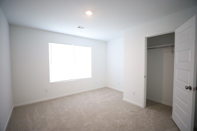 Foto del edificio - 5400 Orchard Pass