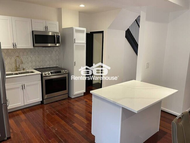 Building Photo - 5002 Queensberry Ave