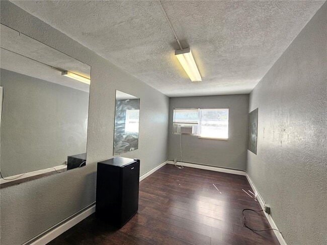 Foto del edificio - 1375 Drew St