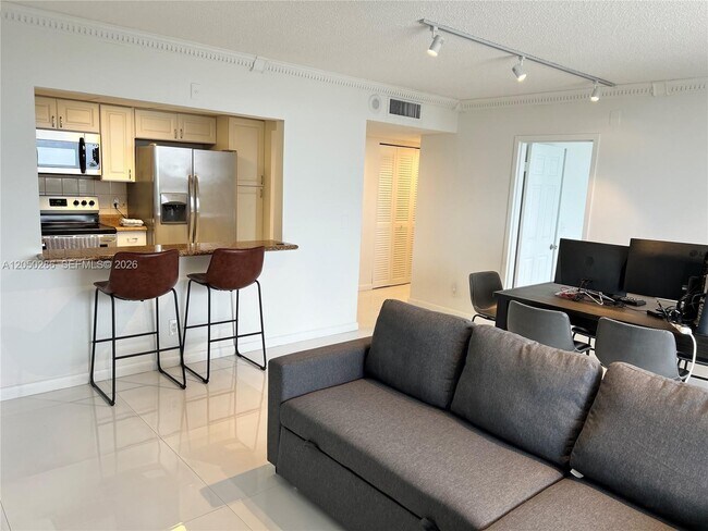 Foto del edificio - 13499 Biscayne Blvd