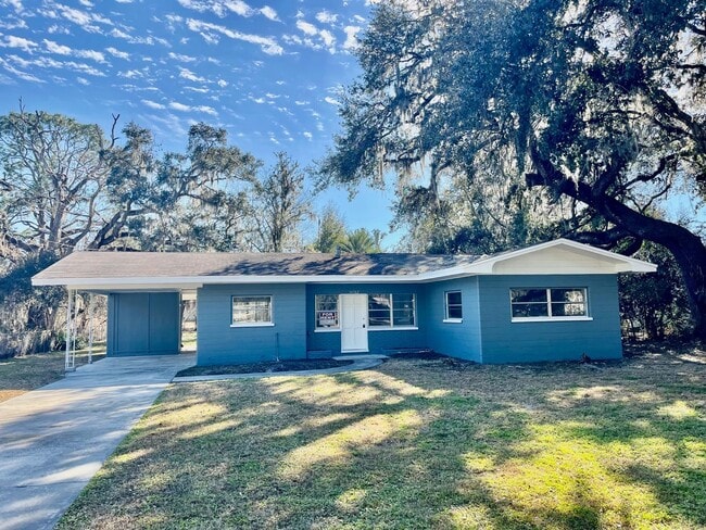 Foto del edificio - HUGE Ridge Manor/Dade City 3BR/2BA Home with Wide Open Floor Plan!!!