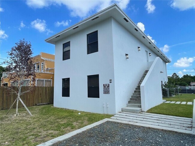 Foto del edificio - 3 br, 2 bath House - 1061 NW 31st St # 1