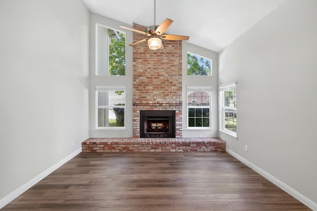 Building Photo - 920 N Lincoln St