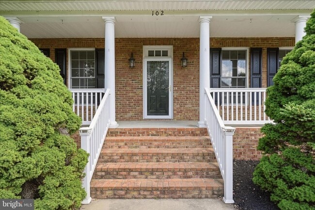 Foto del edificio - 102 Bramble Ct