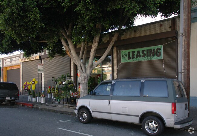 Building Photo - 760 S San Pedro St