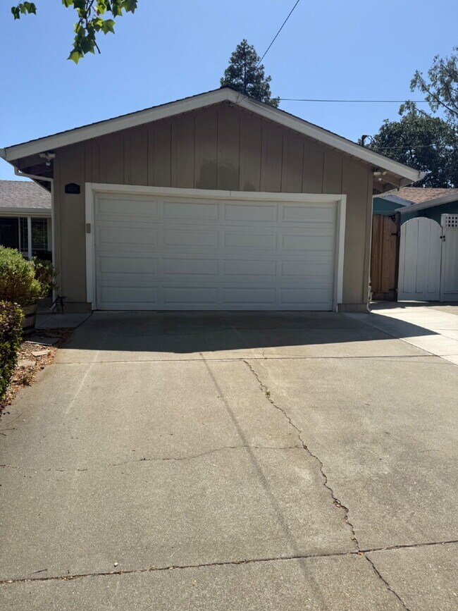 Foto del edificio - Charming 3 Bedroom, 2 Bathroom Livermore Home with Pool & Private Backyard Oasis